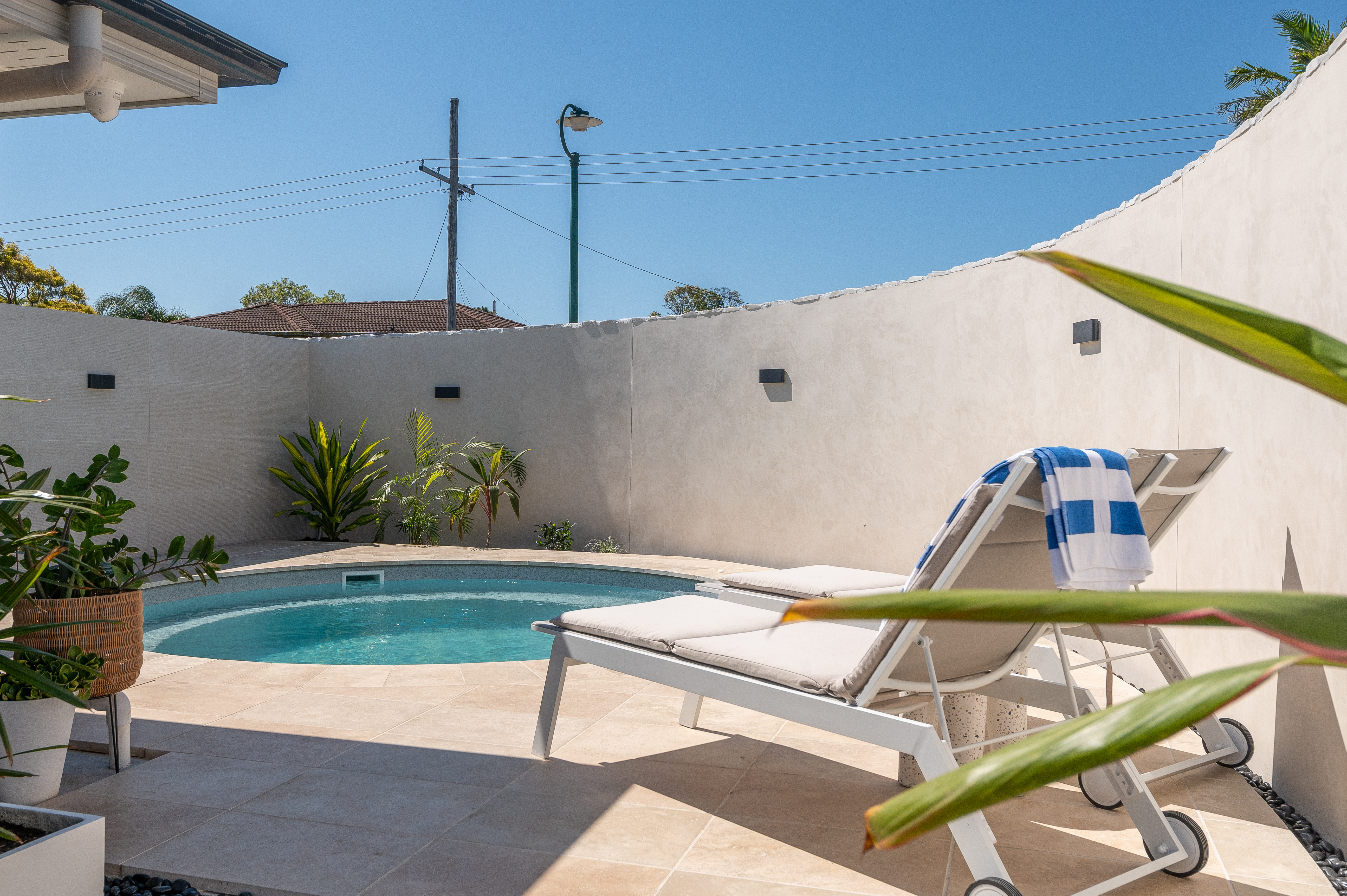 The Pros and Cons of a Round Pool